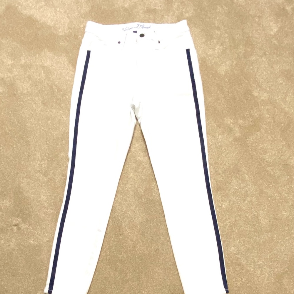 Universal Thread Skinny jeans medium rise size 4/27R White